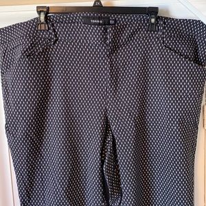 BLACK AND WHITE MODERN MILLENNIUM STRAIGHT PANT